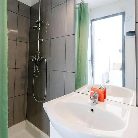 T2 Avec Piscine, Tennis, Parking, Animaux Acceptes - Fr-1-409-253 * Fleury (Aude)
